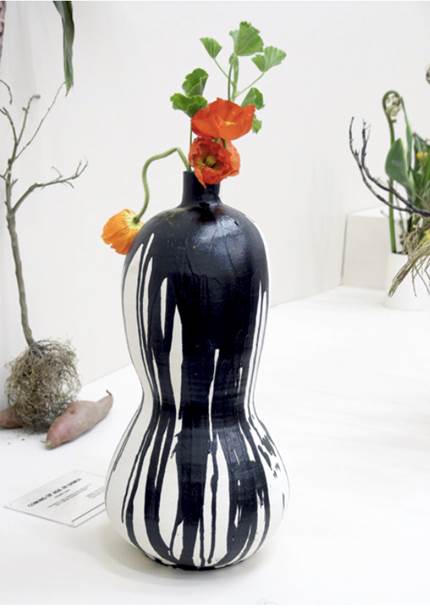 Camille Henrot 'The Heart is a Lonly Hunter, Carson Mccullers', 2014 Ikebana: Painted ceramic vase, Corn Poppy Martha Washington Geramium, Plexi label 57.2 x 29.8 x 29.8 cm